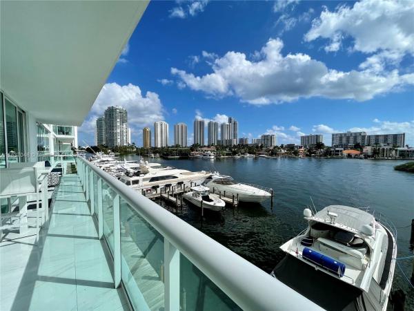 400 SUNNY ISLES BLVD #305, SUNNY ISLES BEACH, FL 33160