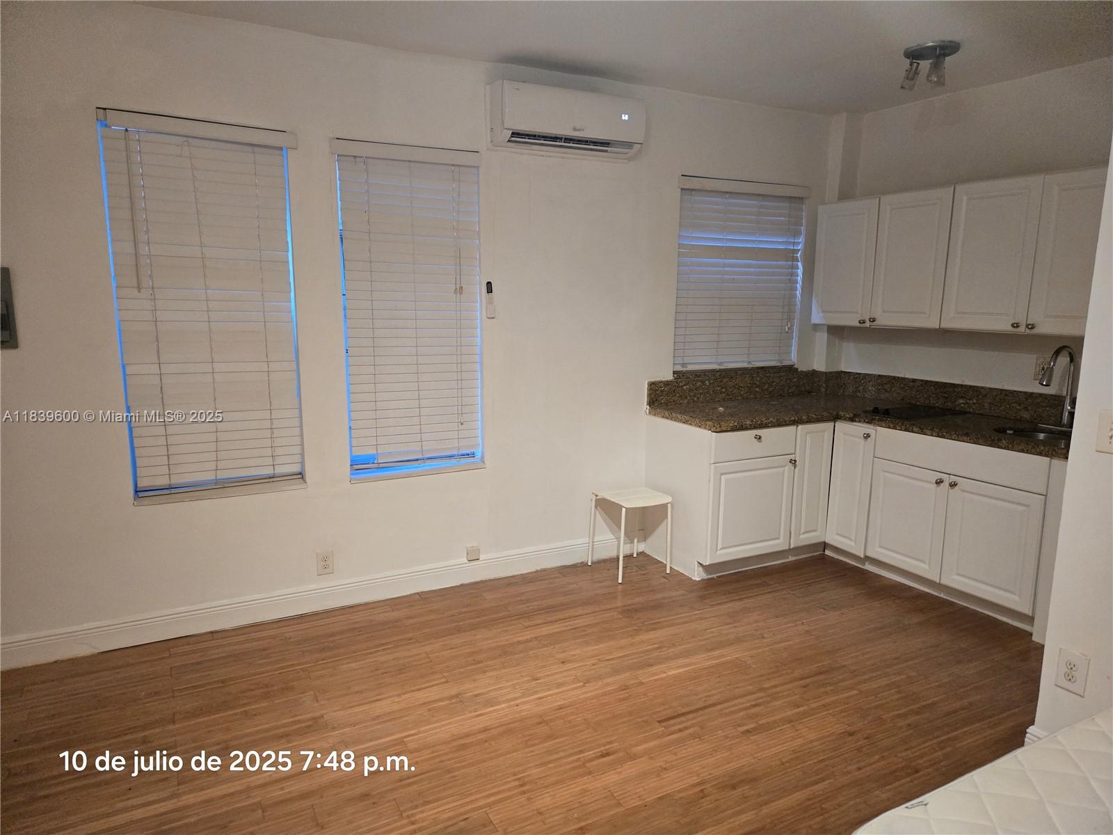 SEVILLA CONDO - фото