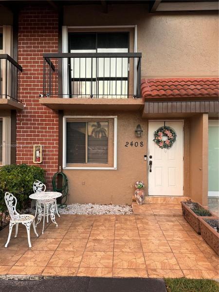 The Villas at University