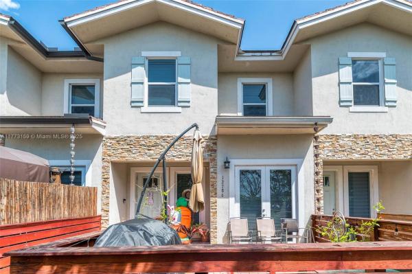 Townhomes on Coconut Palm