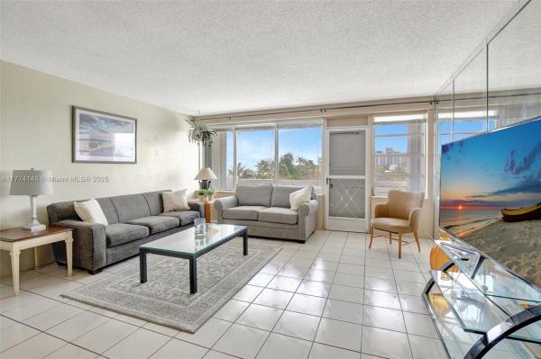 HOLLYWOOD TOWERS CONDO