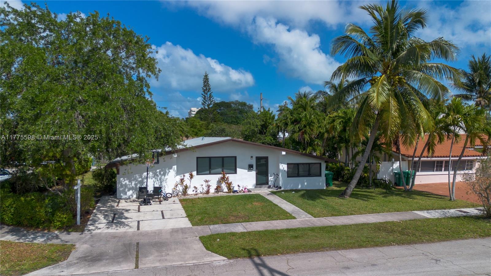 SUNSWEPT ISLE - фото