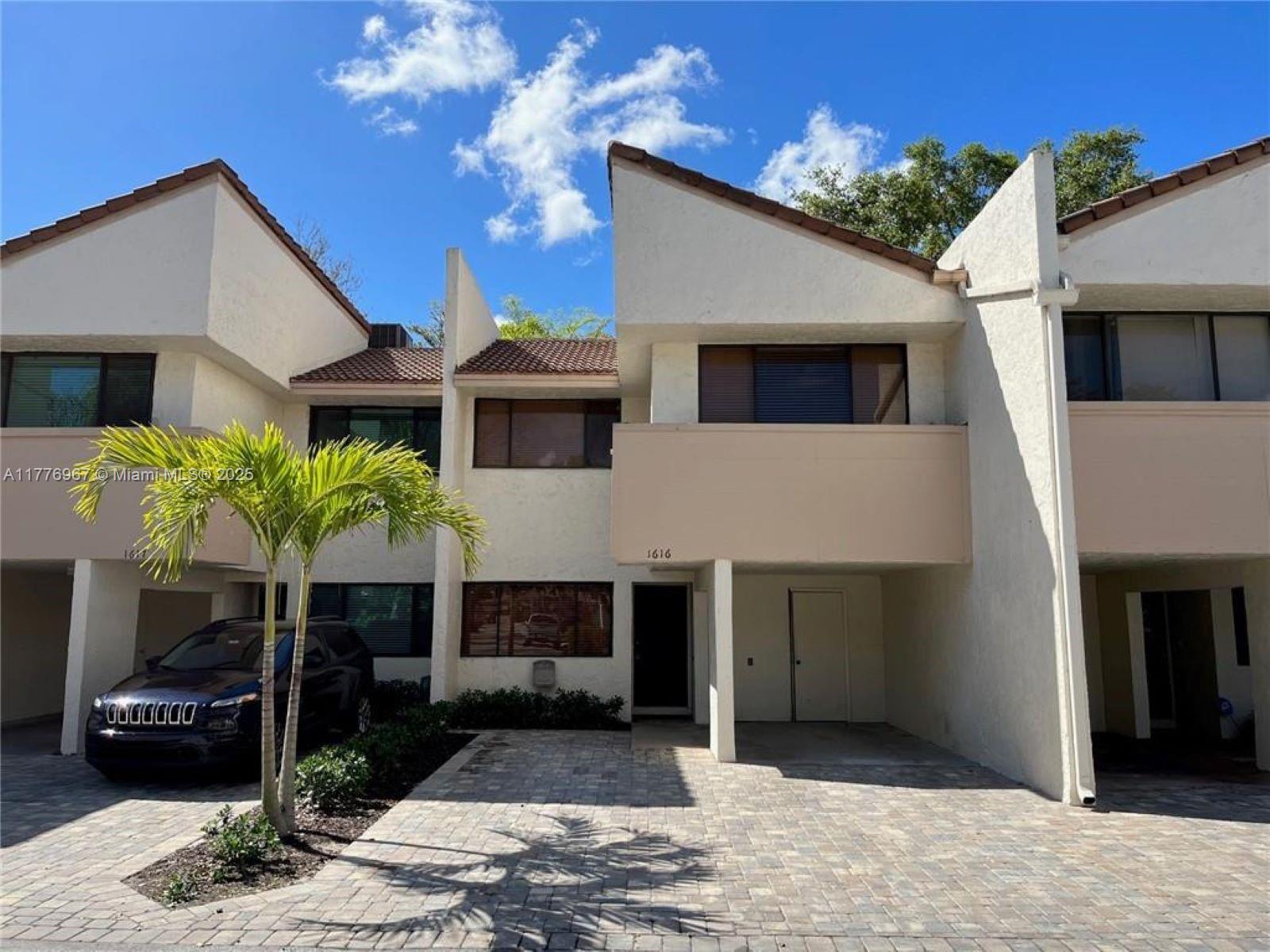 CYPRESS POINTE CONDO - фото