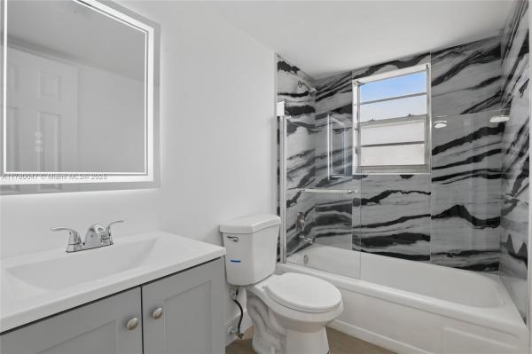 LAKESHORE AT UNIVERSITY P