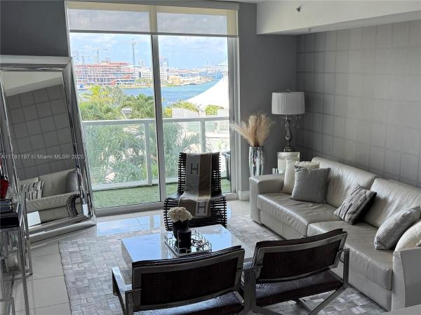 253 NE 2ND ST #1003, MIAMI, FL 33132