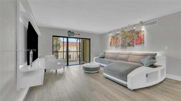 RACQUET CLUB APARTMENTS