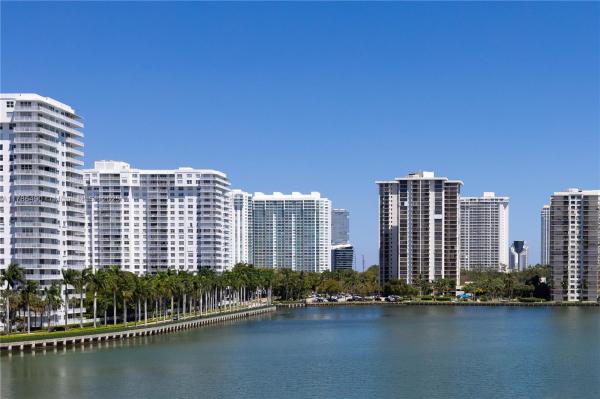 COMMODORE PLAZA CONDO