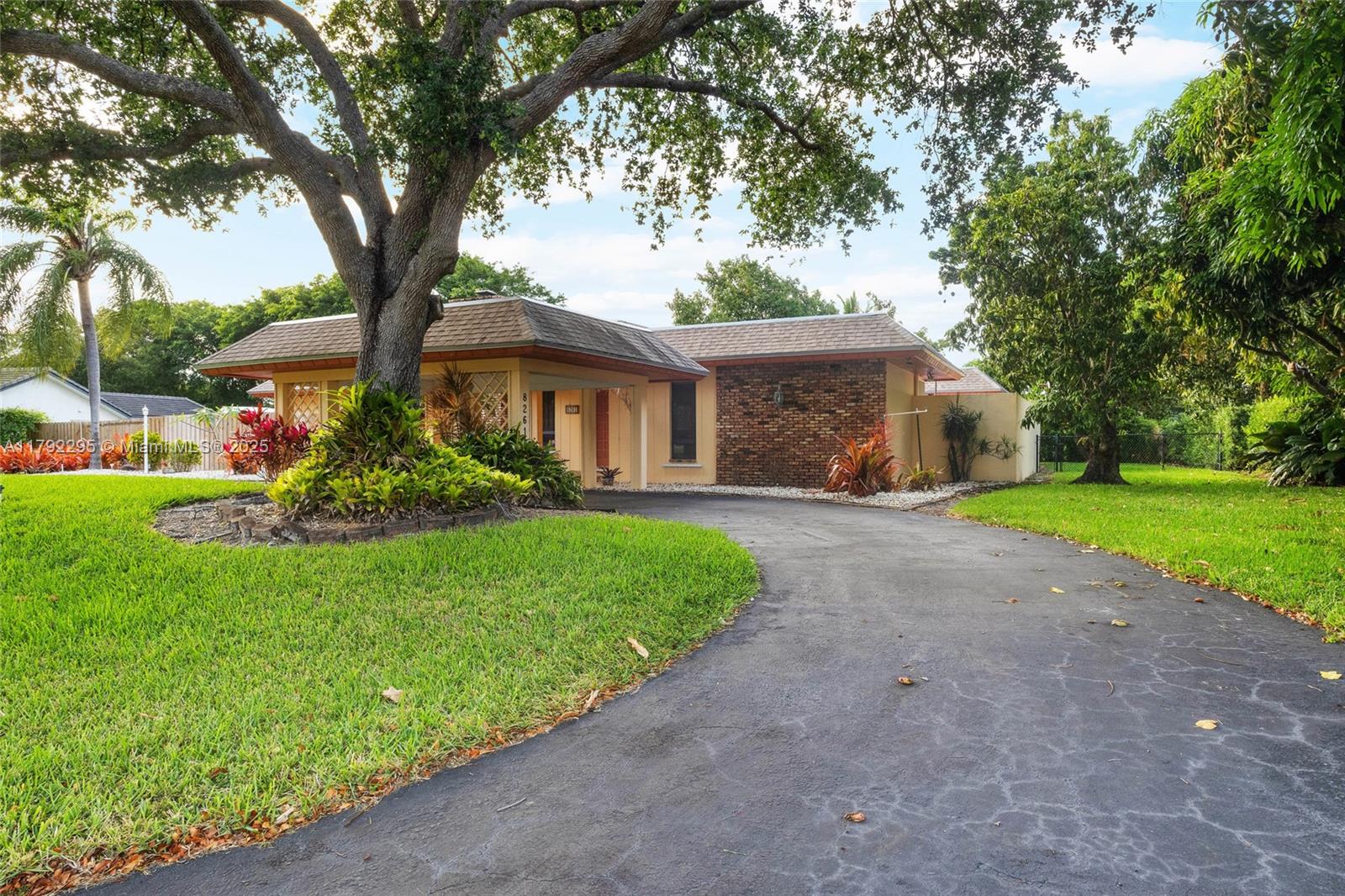 OLD CUTLER GROVE - фото