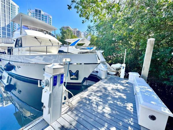 MYSTIC POINTE MARINA COND