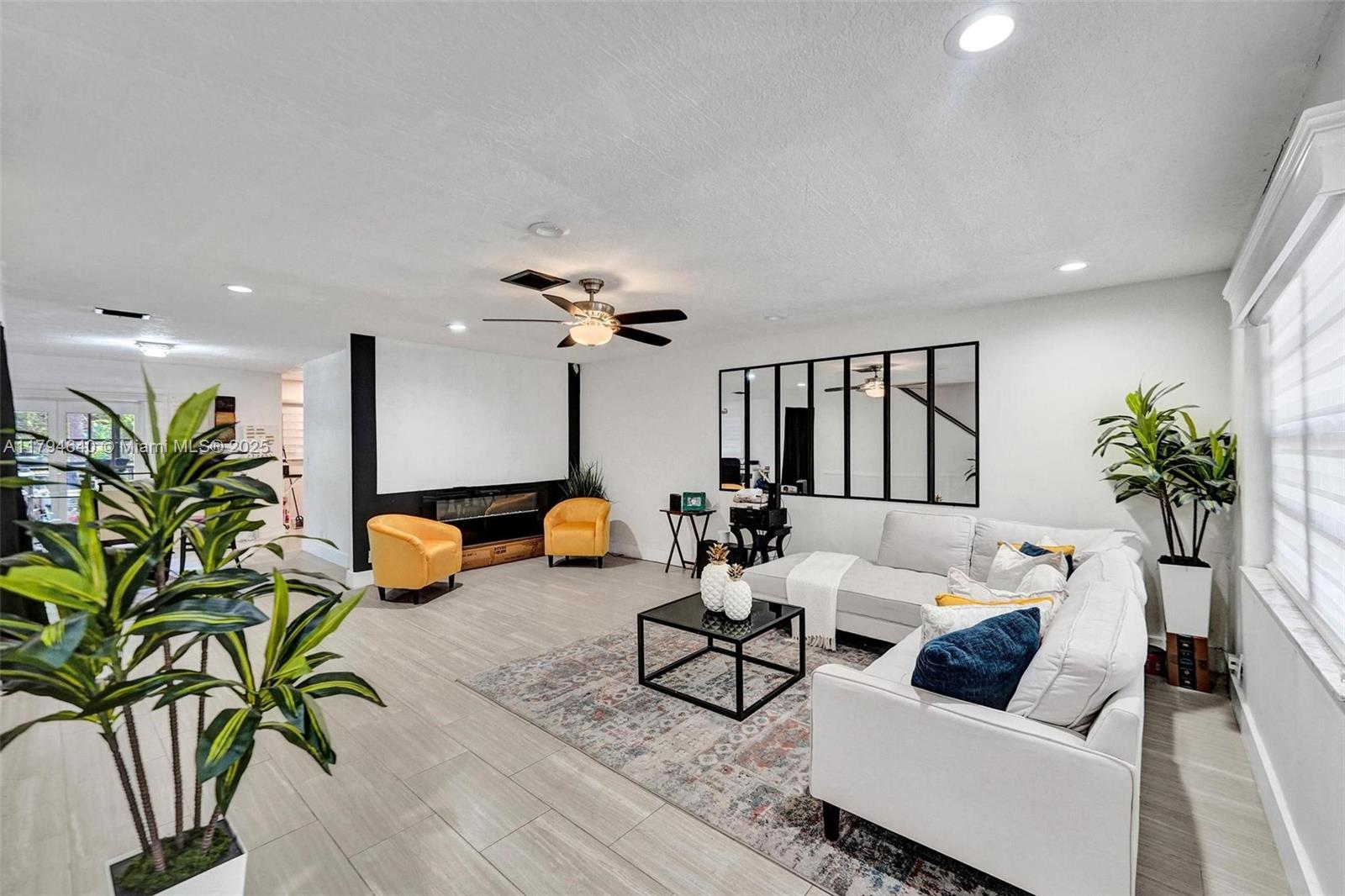 VILLAGER TOWNHOMES - фото