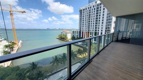 460 NE 28TH ST #802, MIAMI, FL 33137