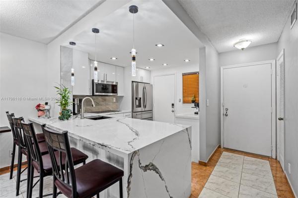 MEADOWBROOK CONDO