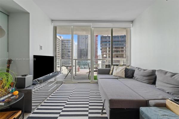 253 NE 2ND ST #2201, MIAMI, FL 33132
