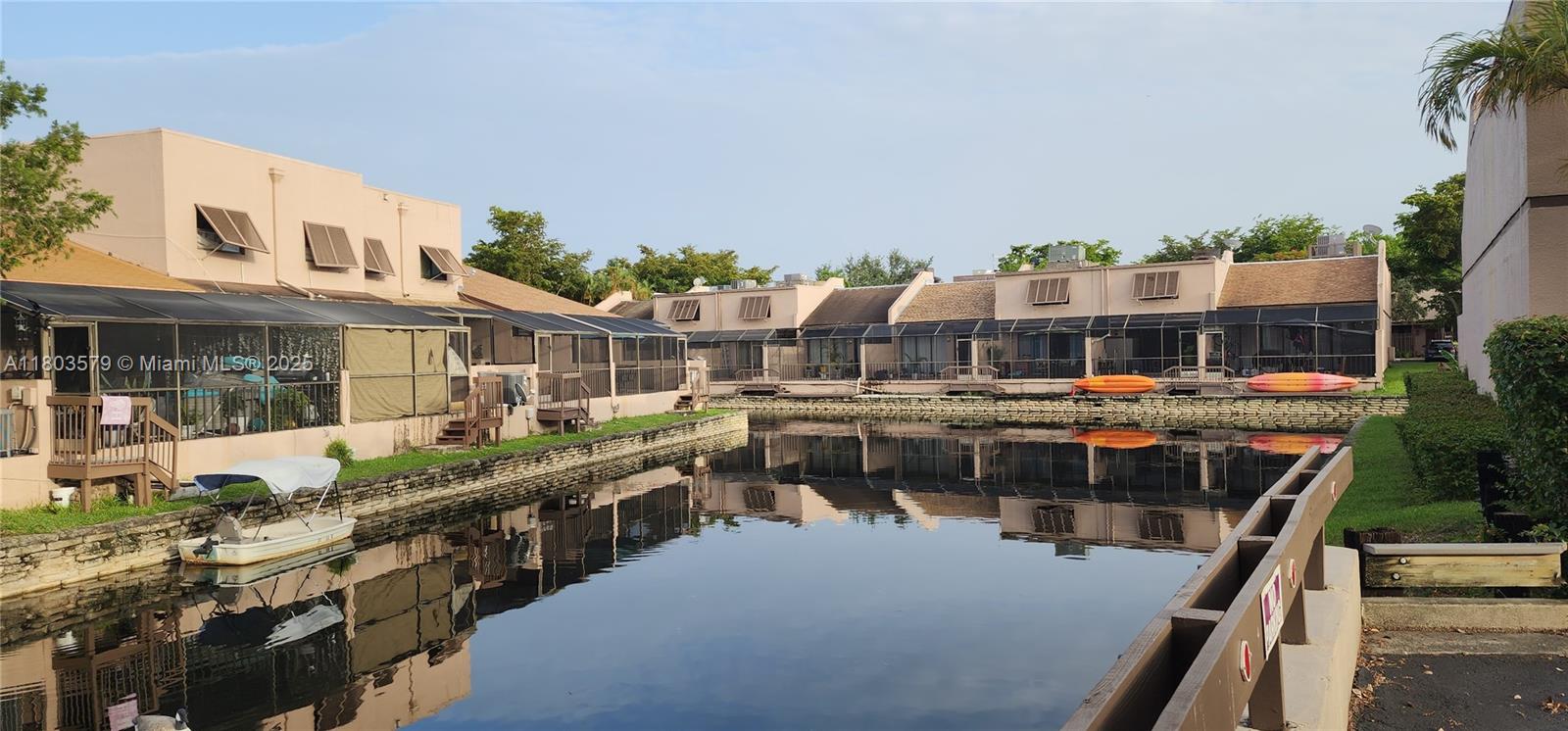 PEMBROKE LAKES SECTION SE - фото