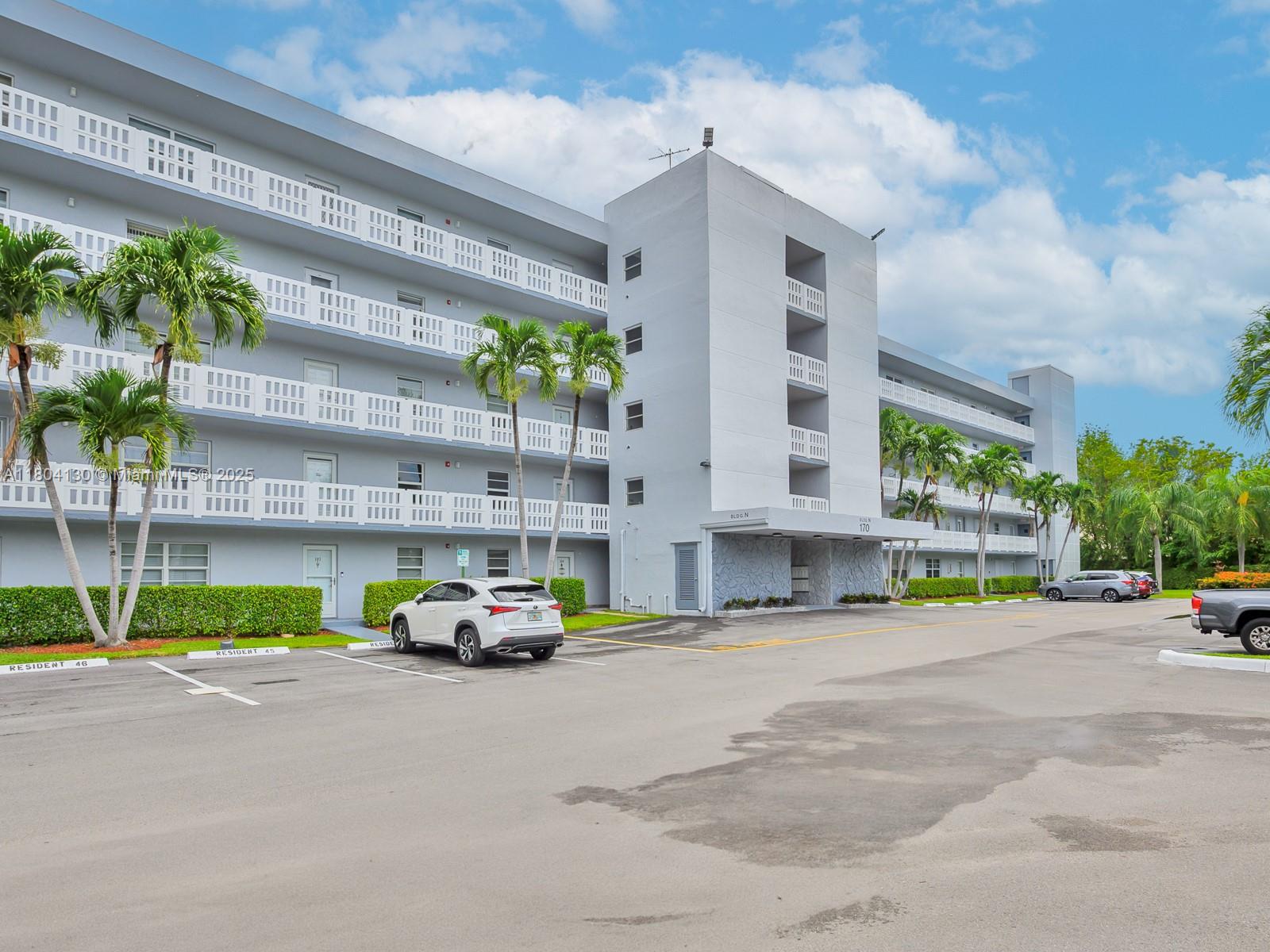 MEADOWBROOK - фото