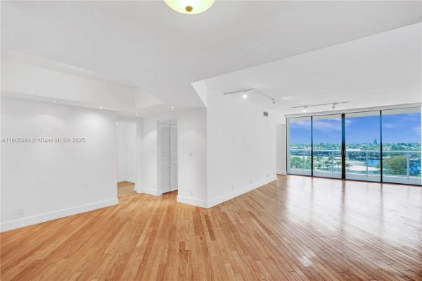 20281 E COUNTRY CLUB DR #412, AVENTURA, FL 33180