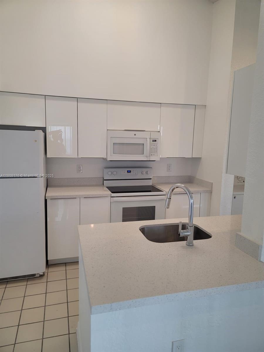 LAKEVIEW CLUB CONDO - фото