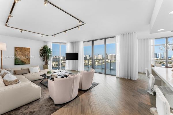 17301 BISCAYNE BLVD #2210, NORTH MIAMI BEACH, FL 33160