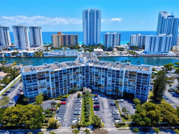 1000 PARKVIEW DR #818, HALLANDALE BEACH, FL 33009