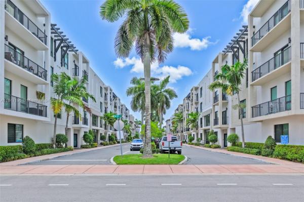 URBANA AT THE RESIDENCES