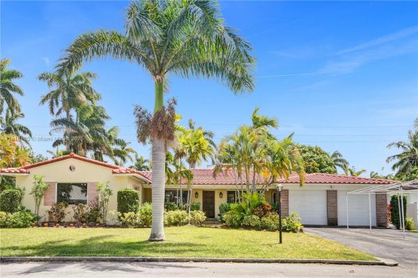 HOLLYWOOD LAKES SECTION