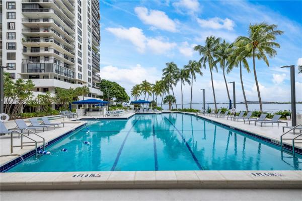 BRICKELL BAY CLUB CONDO