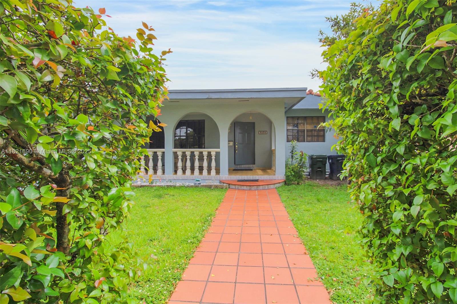 CALVERT MANORS - фото