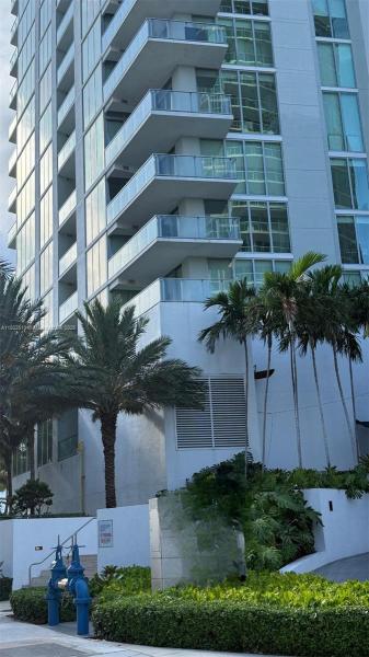 Biscayne Beach Condominiu