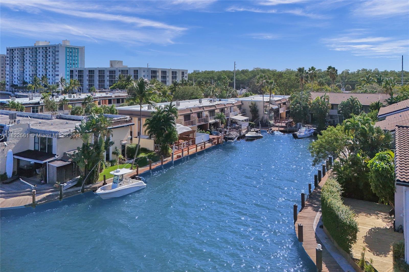 LEEWARD POINT CONDO - фото