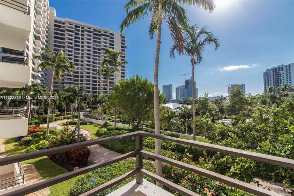 600 THREE ISLANDS BLVD #219, HALLANDALE BEACH, FL 33009