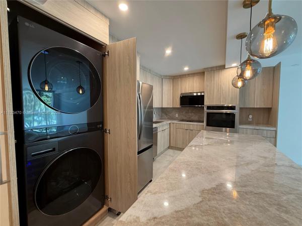 19390 COLLINS AVE #224, SUNNY ISLES BEACH, FL 33160