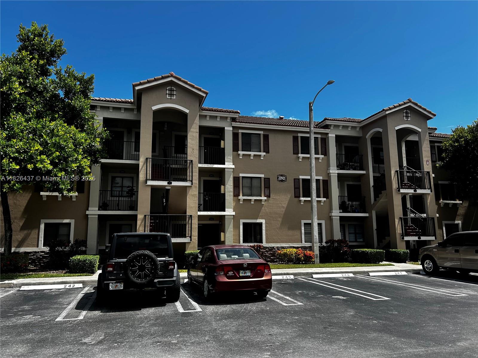 THE COURTS AT BAYSHORE II - фото