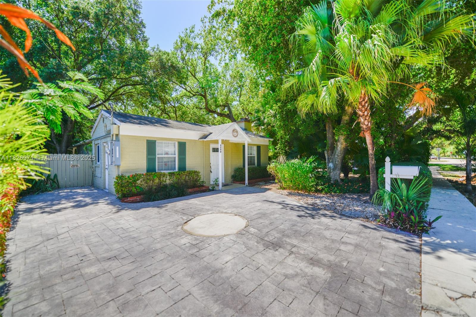 ROYAL PALM VILLAS - фото