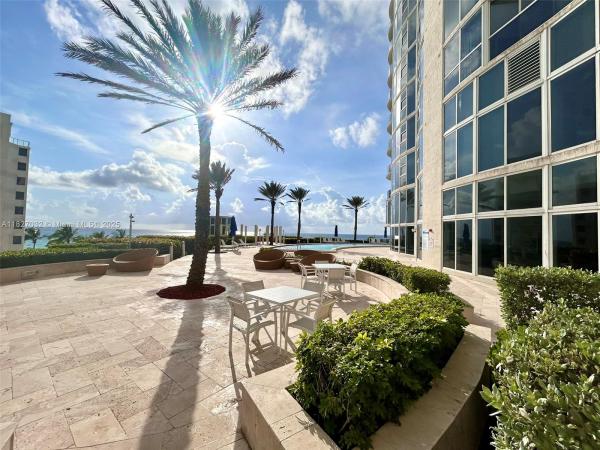 17201 COLLINS AVE #509, SUNNY ISLES BEACH, FL 33160