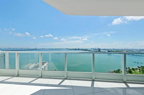 PARAMOUNT BAY CONDO