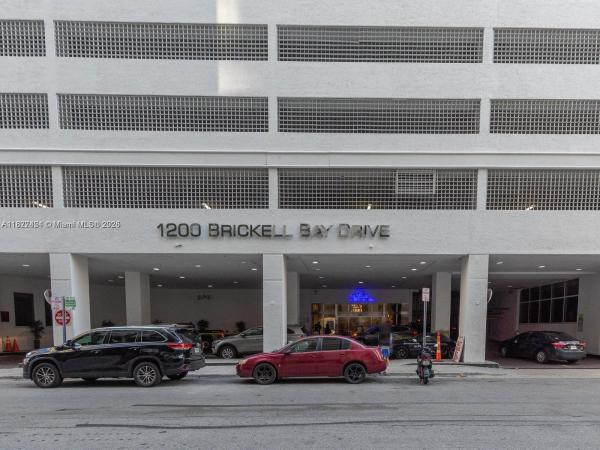 THE CLUB AT BRICKELL BAY