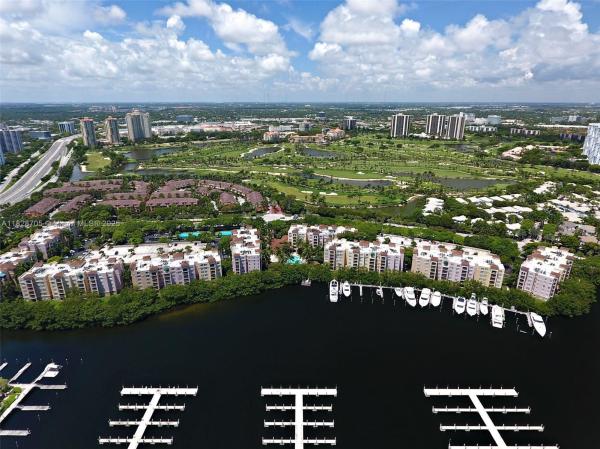 THE YACHT CLUB AT AVENTUR