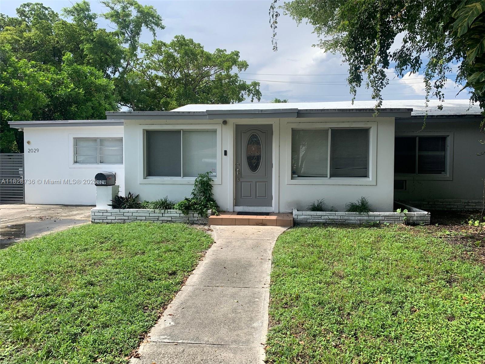 HOLLYWOOD - фото