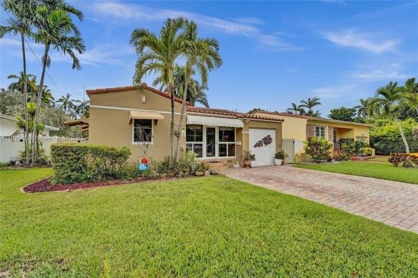 HOLLYWOOD LAKES SECTION