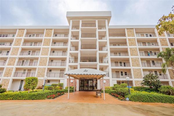 NO 6 PALM-AIRE COUNTRY CL