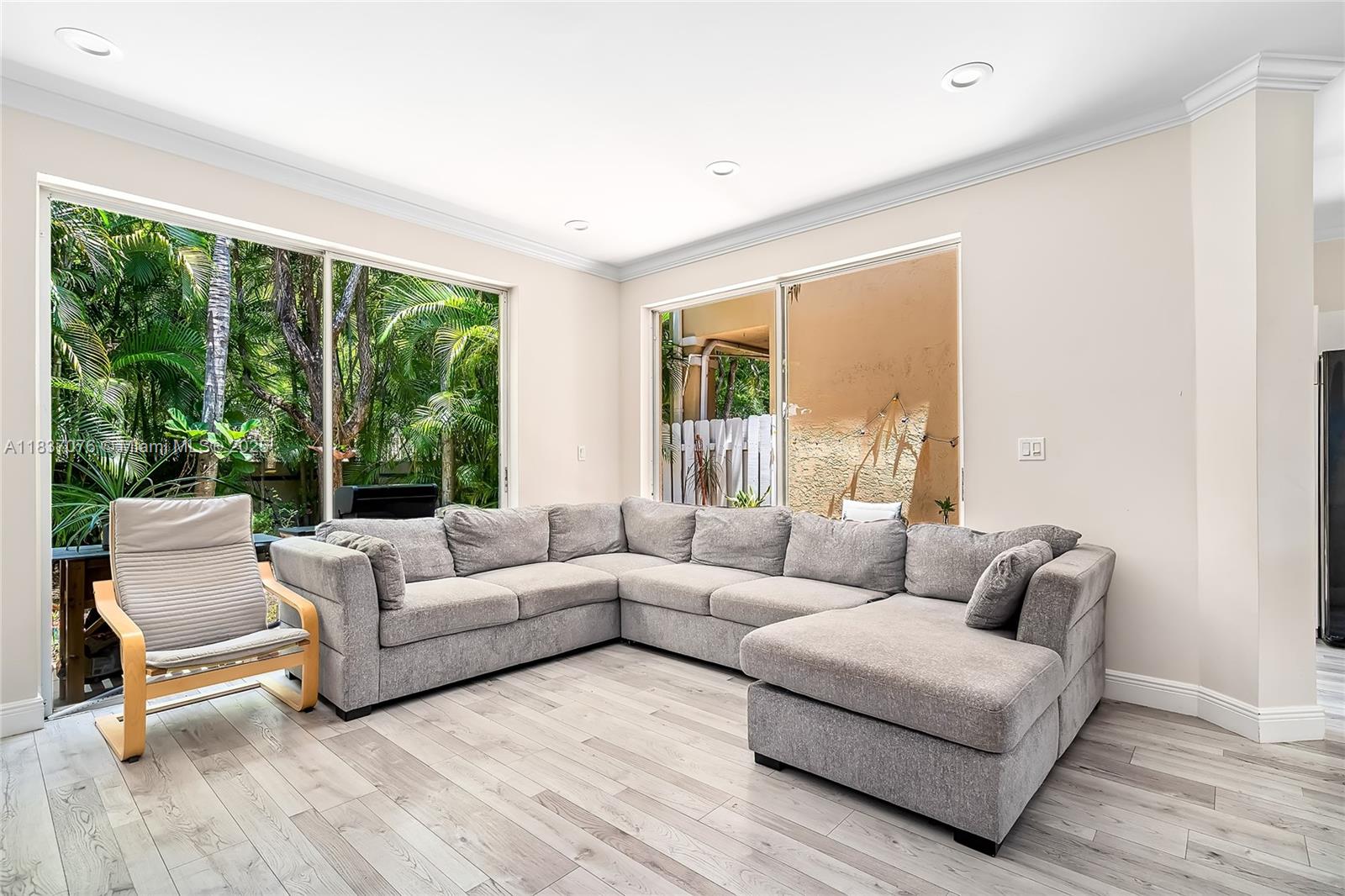 SPINNAKER BAY - фото