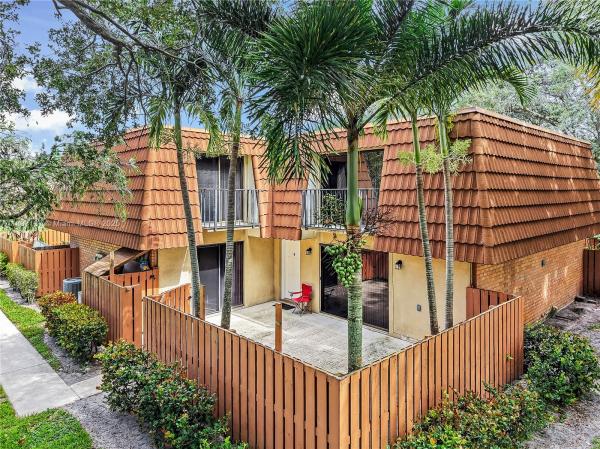 SANDALWOOD LAKES NORTH