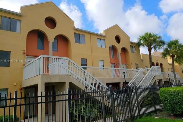 VILLAS AT LAKEVIEW CONDO