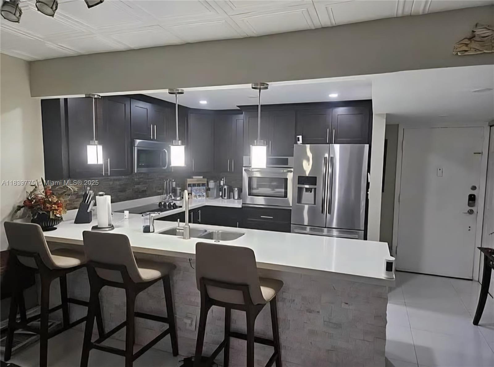 POLYNESIAN GARDENS CONDOM - фото