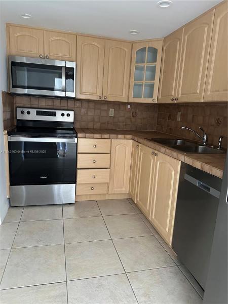 BRICKELL BAY CLUB CONDO