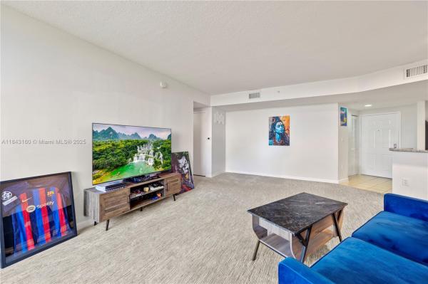 19501 W COUNTRY CLUB DR #2106, AVENTURA, FL 33180