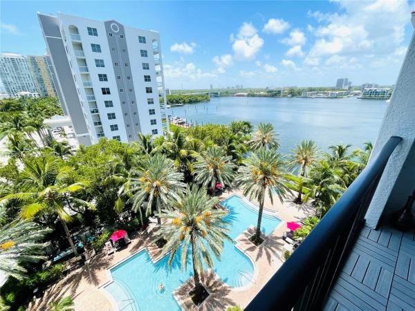 17100 N BAY RD #1802, SUNNY ISLES BEACH, FL 33160