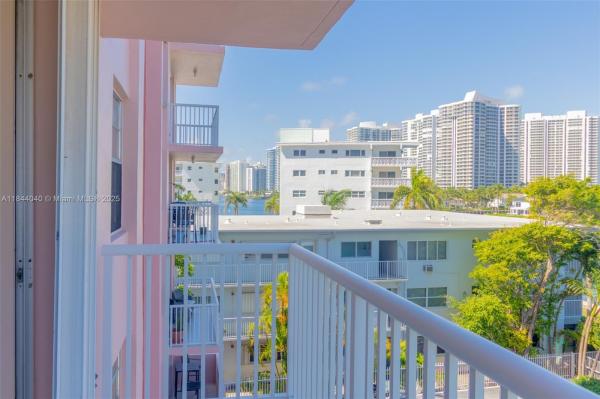 3161 S OCEAN DR #401, HALLANDALE BEACH, FL 33009
