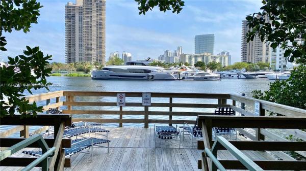 THE YACHT CLUB AT AVENTUR