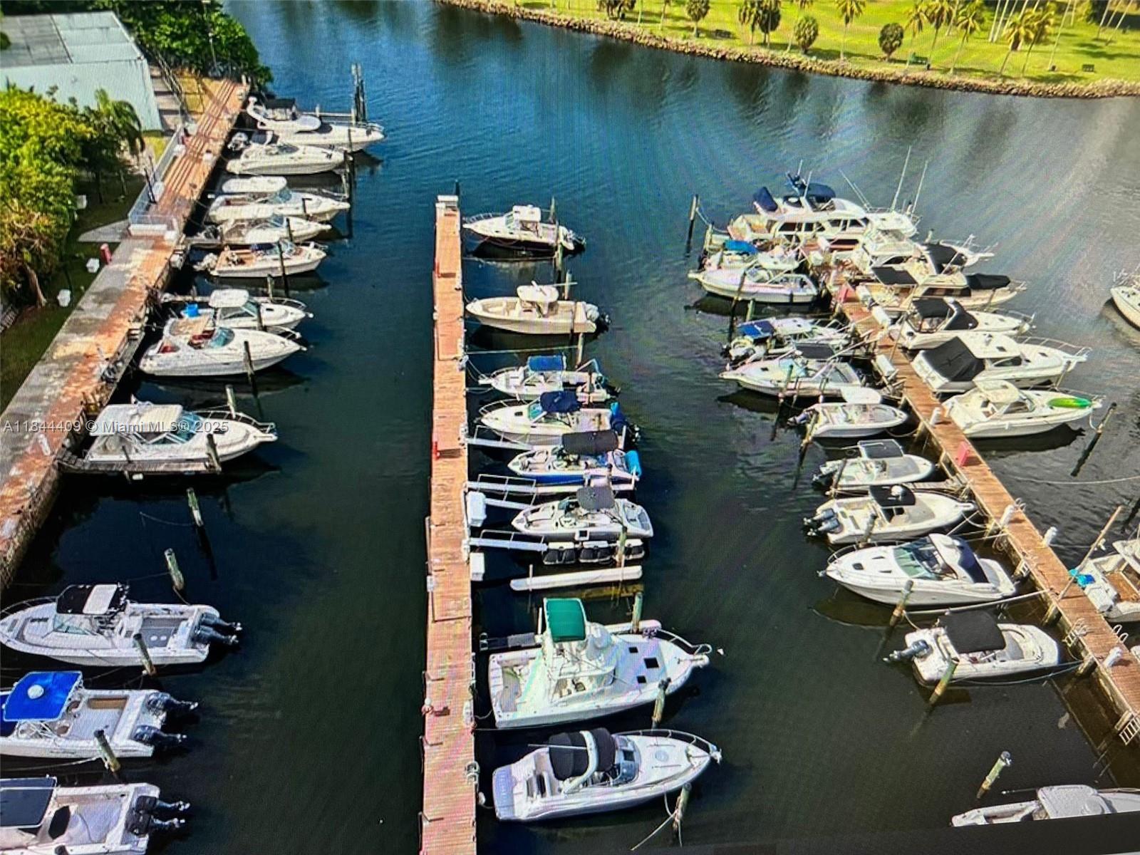 RIVER RUN YACHT CLUB COND - фото